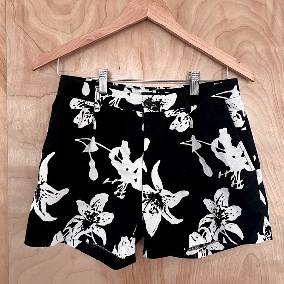 Banana Republic Floral Shorts - Picture 1 of 3